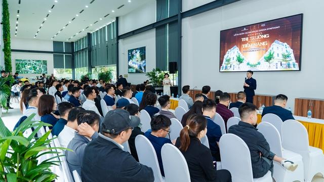 ra mắt shop 2 mặt tiền