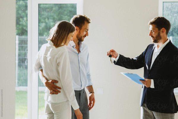 Người sành sỏi khi đàm phán mua nhà thường dành phần lớn thời gian để lắng nghe, quan sát hiện trạng và đánh giá thông tin thay vì vội vã chốt giá.